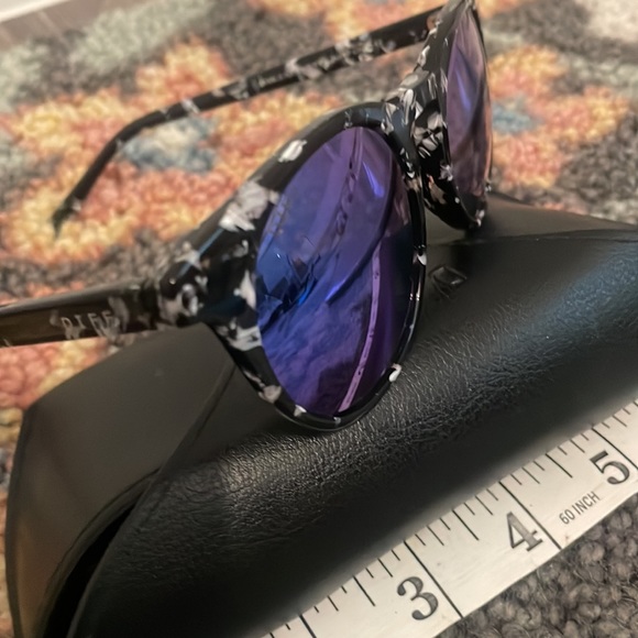 Diff Charlie Sunglasses - Picture 4 of 4